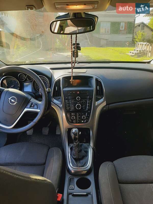 Универсал Opel Astra 2012 в Николаеве