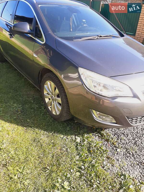 Универсал Opel Astra 2012 в Николаеве