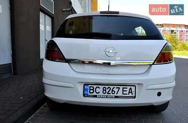 Хэтчбек Opel Astra 2013 в Львове