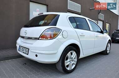 Хэтчбек Opel Astra 2013 в Львове