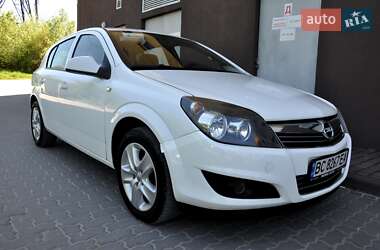 Хэтчбек Opel Astra 2013 в Львове