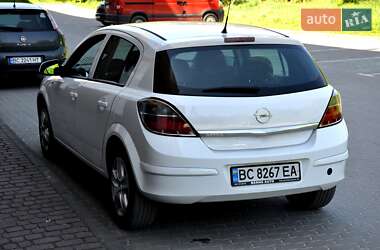 Хэтчбек Opel Astra 2013 в Львове