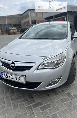 Універсал Opel Astra 2011 в Немирові