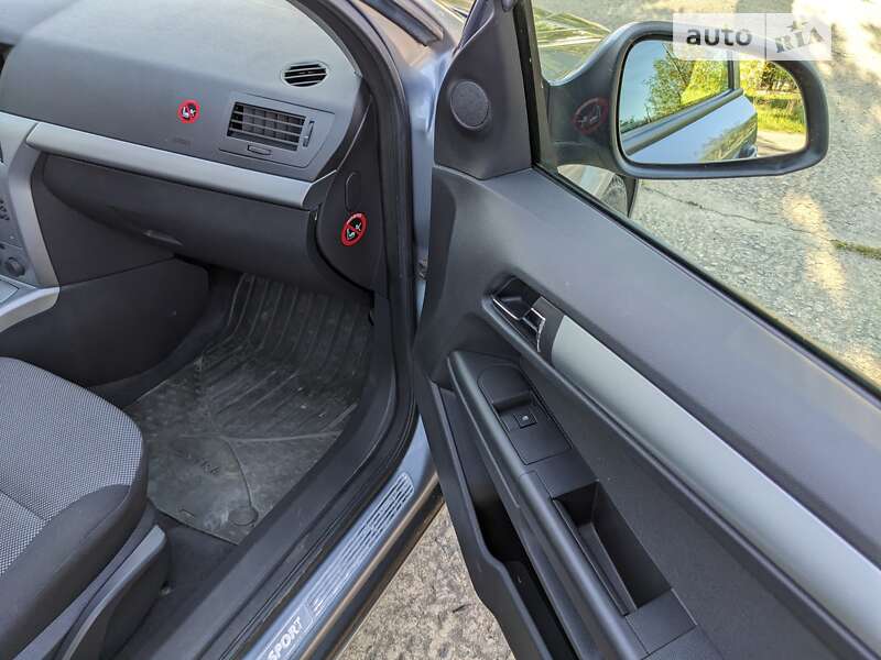 Універсал Opel Astra 2009 в Вараші