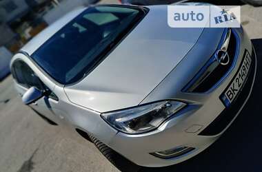 Універсал Opel Astra 2011 в Рівному