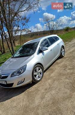 Універсал Opel Astra 2011 в Мукачевому