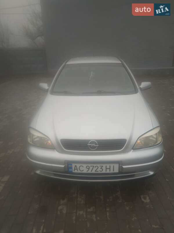 Седан Opel Astra 2003 в Горохове