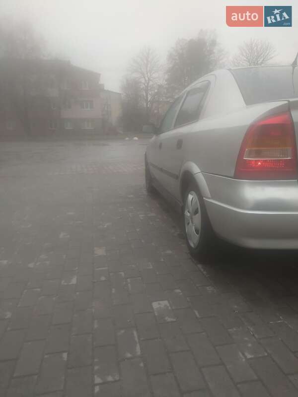 Седан Opel Astra 2003 в Горохове