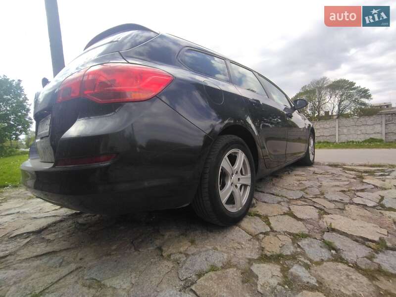 Универсал Opel Astra 2011 в Виннице