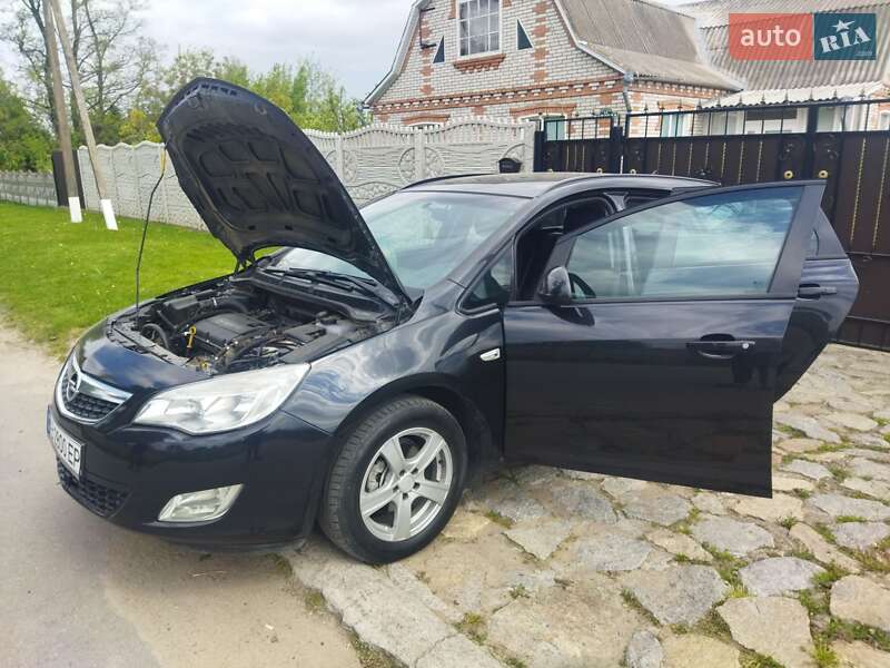 Универсал Opel Astra 2011 в Виннице