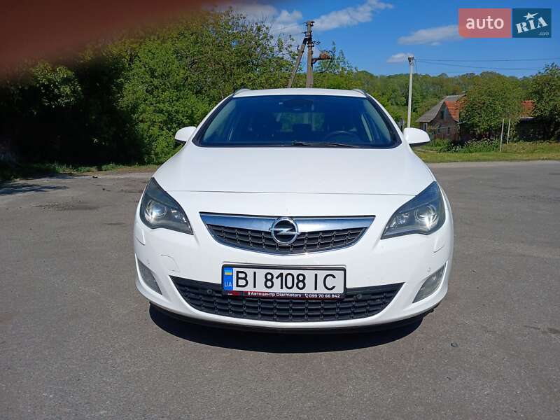 Універсал Opel Astra 2010 в Полтаві