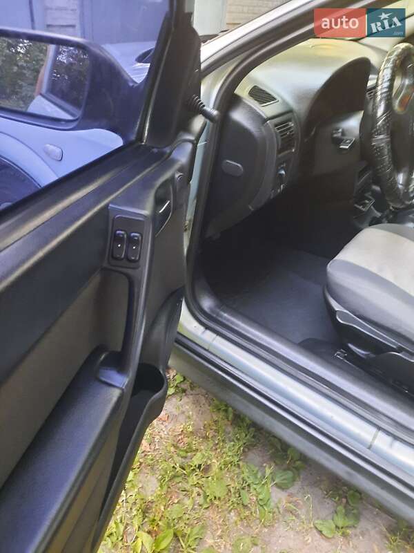 Седан Opel Astra 2004 в Харкові