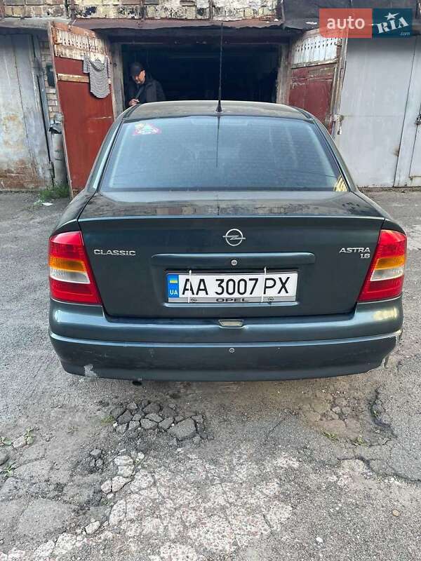 Седан Opel Astra 2004 в Киеве