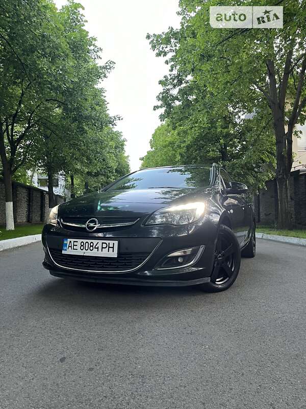 Седан Opel Astra 2015 в Днепре