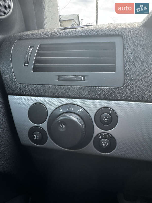 Хетчбек Opel Astra 2005 в Бердичеві