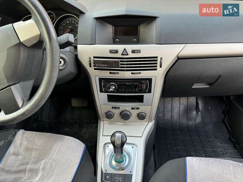 Хэтчбек Opel Astra 2008 в Золочеве