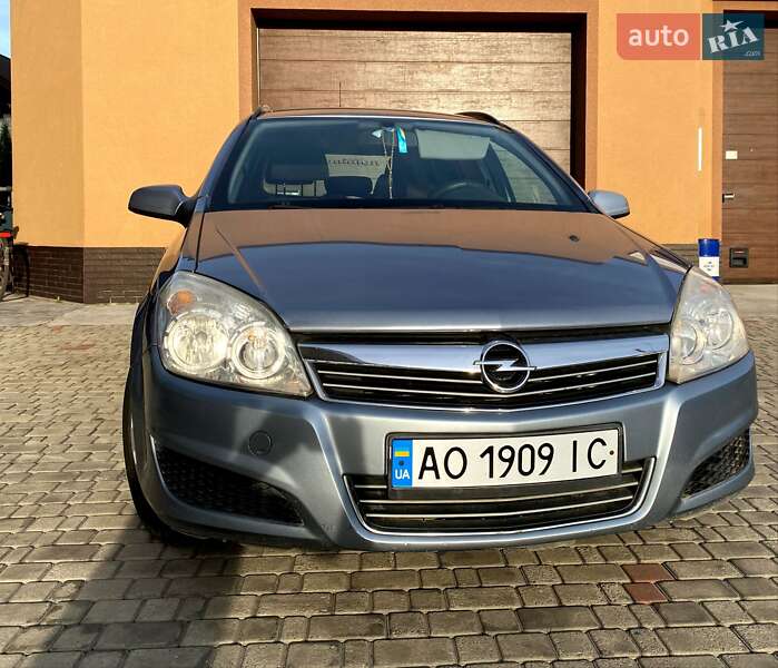 Універсал Opel Astra 2008 в Хусті