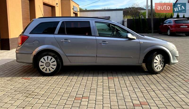Універсал Opel Astra 2008 в Хусті