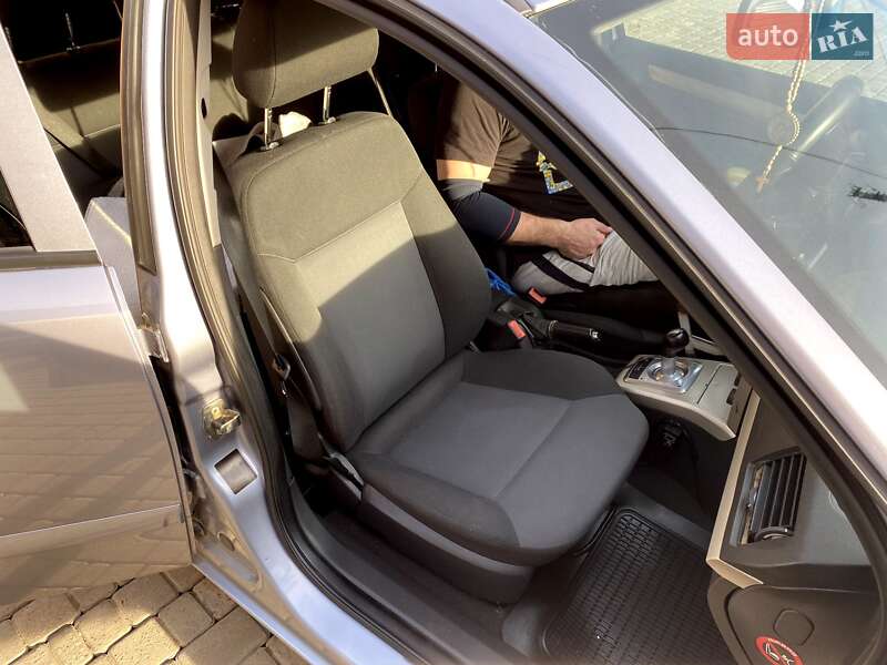 Універсал Opel Astra 2008 в Хусті