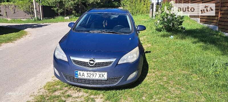 Универсал Opel Astra 2012 в Киеве