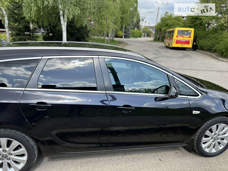 Универсал Opel Astra 2011 в Ивано-Франковске