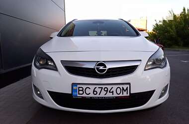 Универсал Opel Astra 2011 в Миргороде