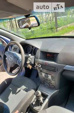 Универсал Opel Astra 2005 в Львове