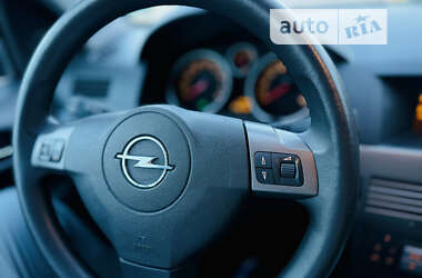 Универсал Opel Astra 2006 в Александрие