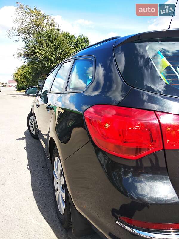 Универсал Opel Astra 2013 в Казатине
