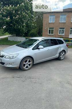 Універсал Opel Astra 2011 в Деражні