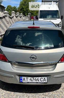 Хэтчбек Opel Astra 2008 в Тысменице