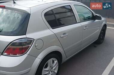 Хэтчбек Opel Astra 2011 в Ровно