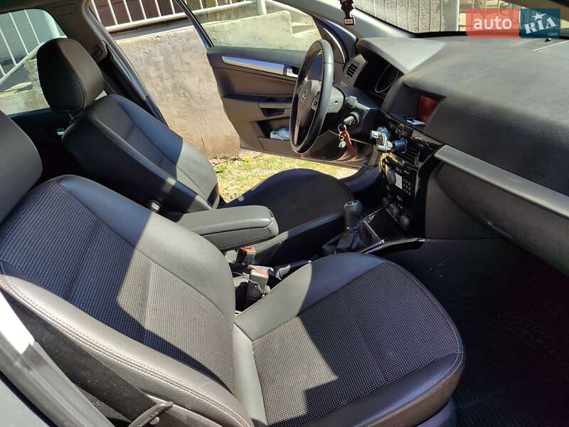 Універсал Opel Astra 2007 в Ужгороді