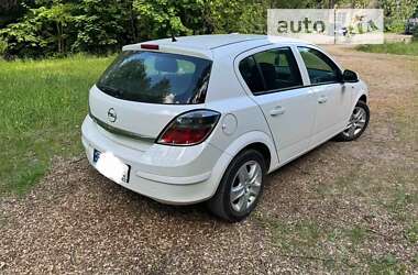 Хэтчбек Opel Astra 2014 в Львове