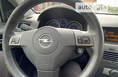 Хэтчбек Opel Astra 2004 в Ирпене