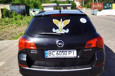 Универсал Opel Astra 2011 в Городке