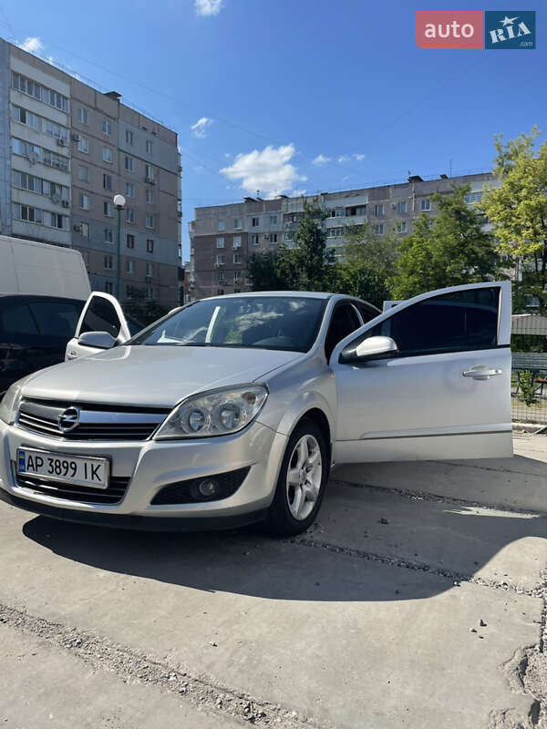 Хэтчбек Opel Astra 2007 в Киеве