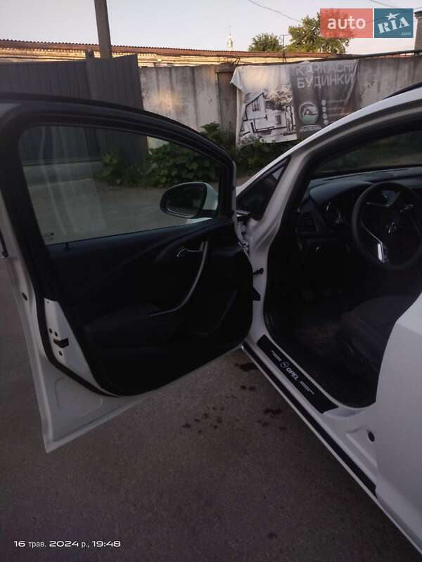 Универсал Opel Astra 2011 в Луцке