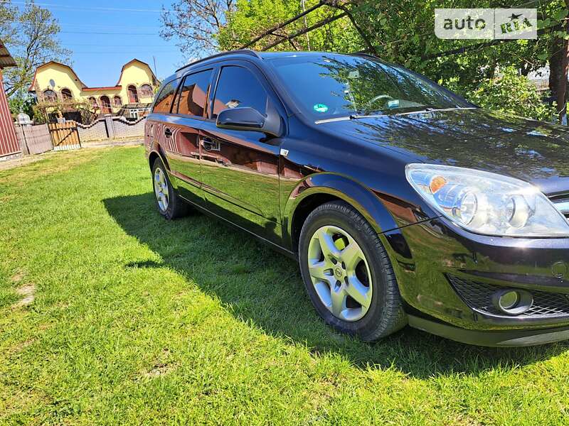 Универсал Opel Astra 2008 в Сторожинце