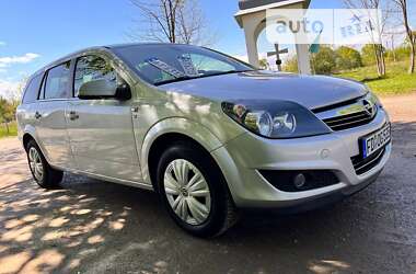 Универсал Opel Astra 2010 в Калуше