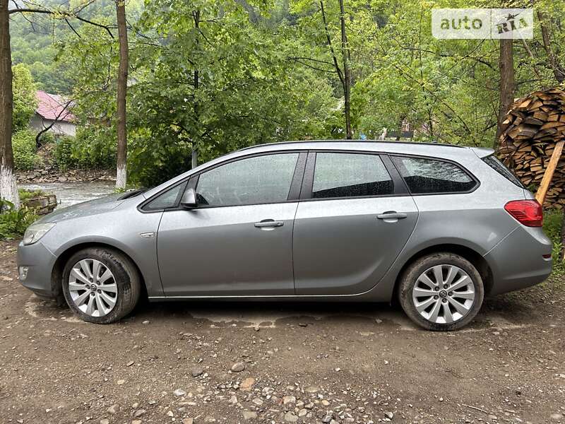 Універсал Opel Astra 2010 в Тячеві