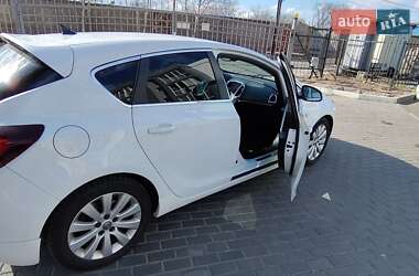 Хэтчбек Opel Astra 2010 в 