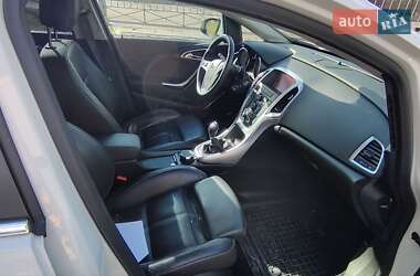 Хэтчбек Opel Astra 2010 в 