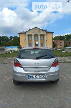 Хэтчбек Opel Astra 2008 в Ровно