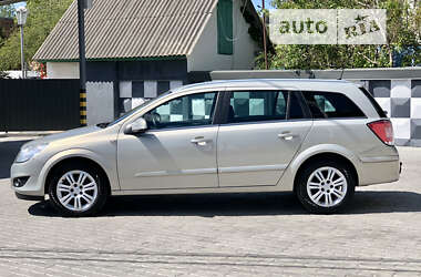 Универсал Opel Astra 2010 в Староконстантинове