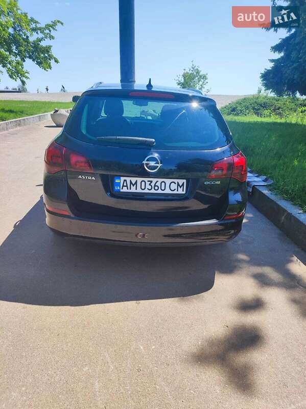 Универсал Opel Astra 2011 в Житомире