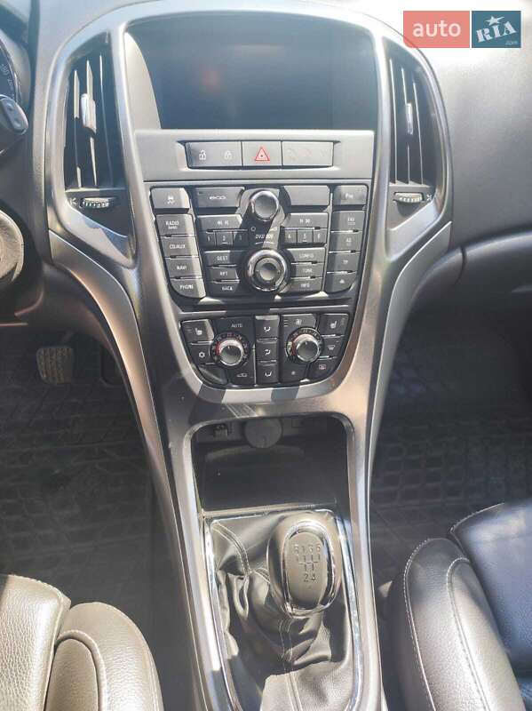 Универсал Opel Astra 2011 в Житомире