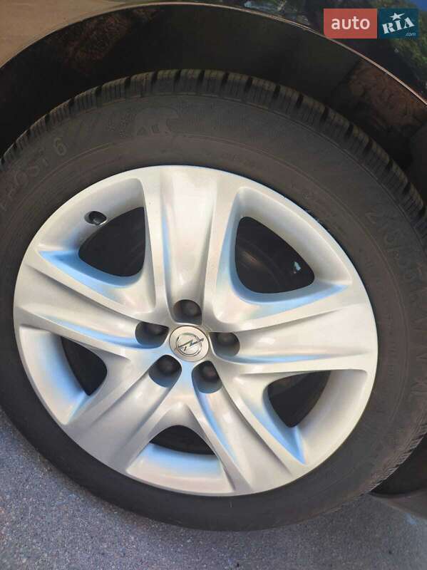 Универсал Opel Astra 2011 в Житомире