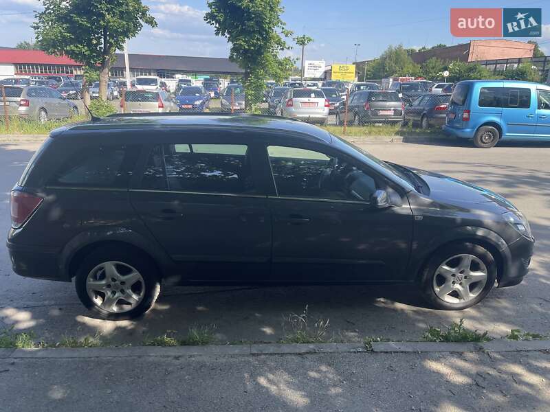 Універсал Opel Astra 2009 в Луцьку