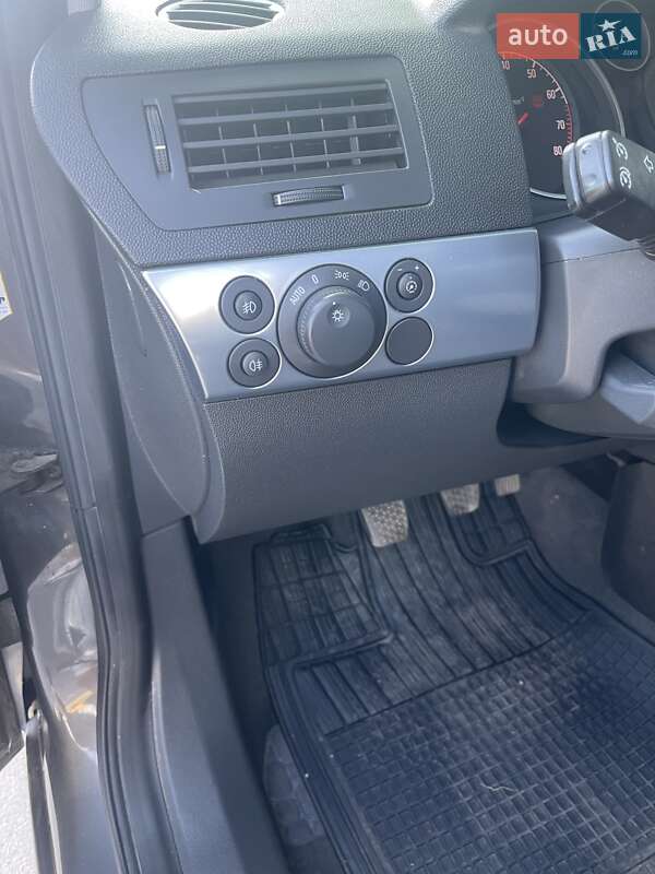 Універсал Opel Astra 2009 в Луцьку